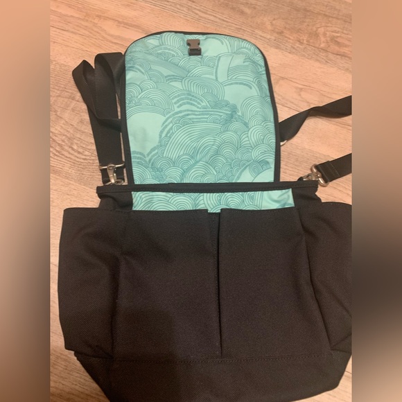 Haiku cross body bag- black with teal detail - Picture 4 of 6